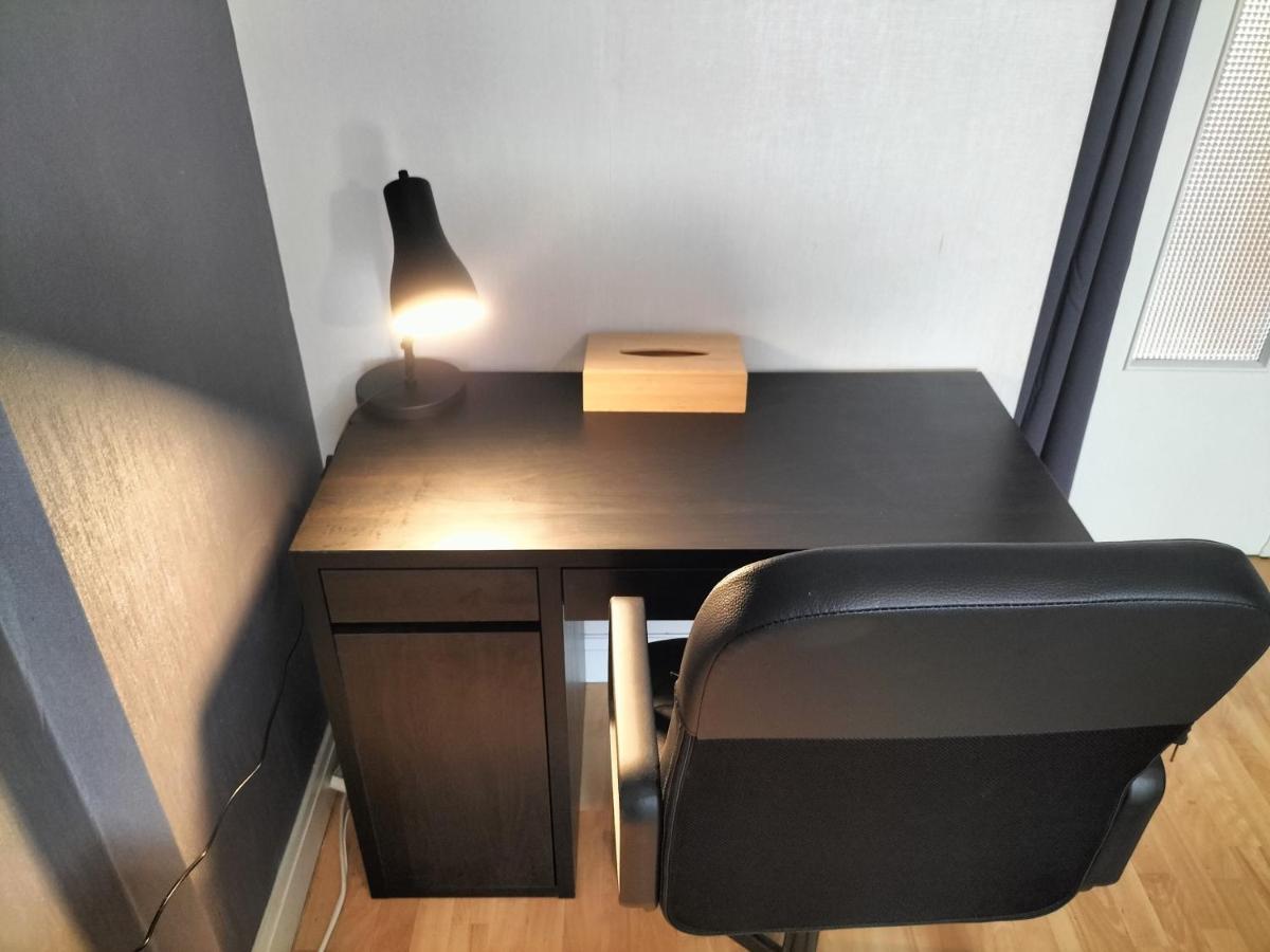 Spacieuse-tv-metro Clemenceau-dans En Colocation Homestay Rennes